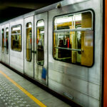 Murphy, William, „Brussels Metro System Ref-118“, URL: https://www.flickr.com/photos/infomatique/15303891430 (07.07.2025), lizensiert unter CC BY-SA 2.0.